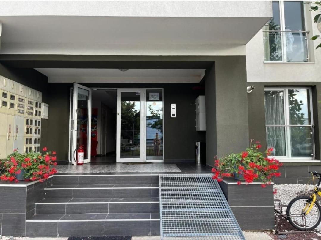 Tranzzit Airport Apartment II Otopeni Eksteriør bilde